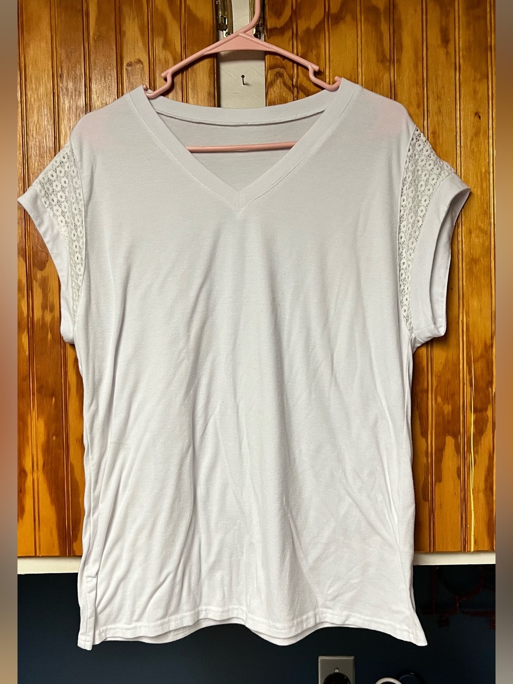 Women’s V-Neck Short Sleeve Top - White L